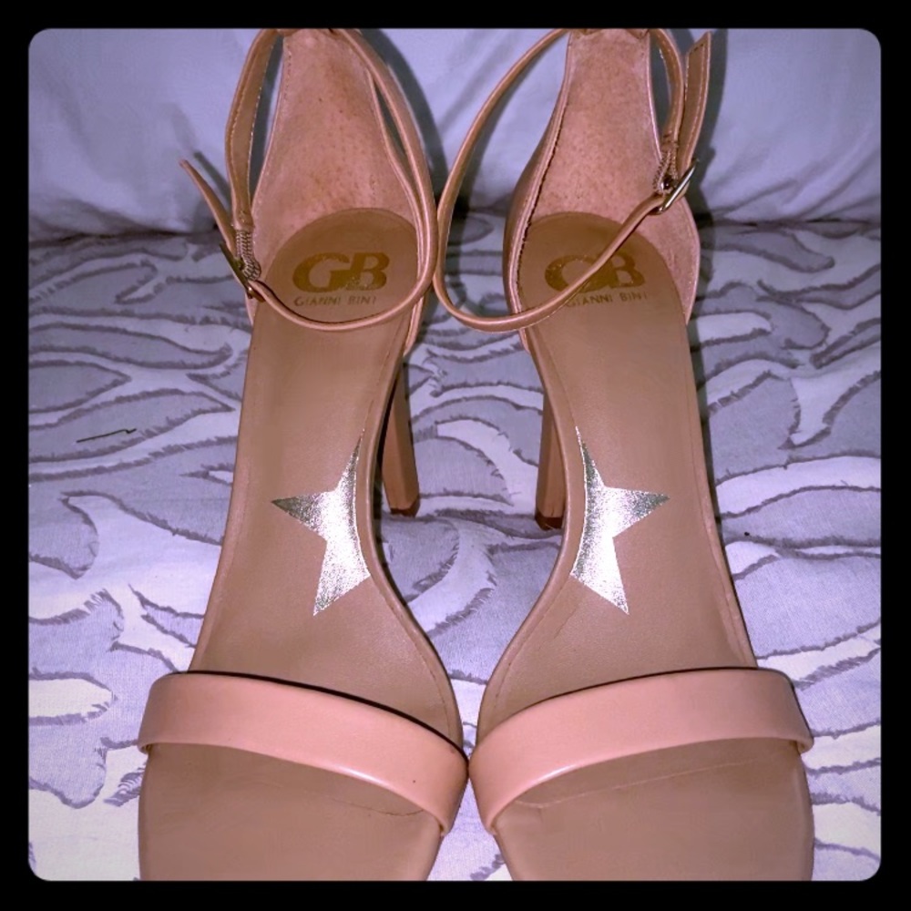 Gianni Bini nude heels Sz 9.5